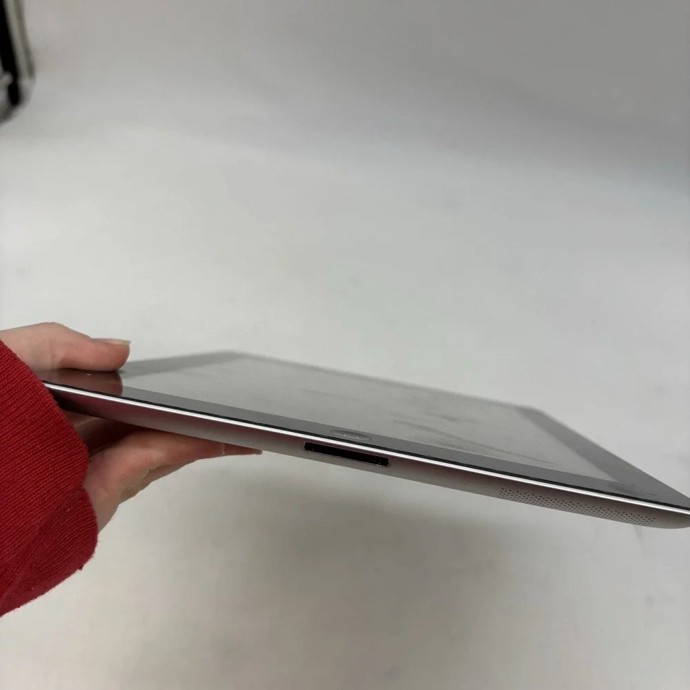 Apple iPad 2 A1395 16 GB, Wi-Fi, 9.7 Broken Boot Loop Parts Or Repair Bundle